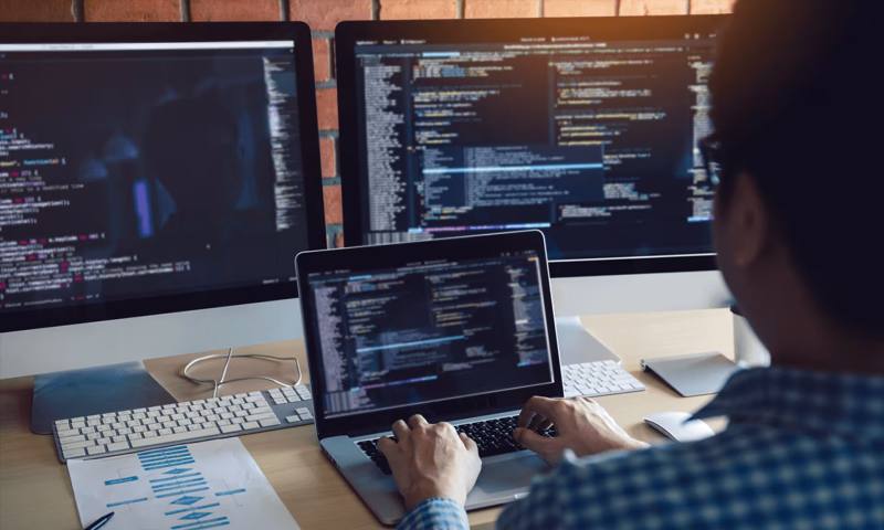 数据科学选型：R与Python如何赋能港南区网站建设？